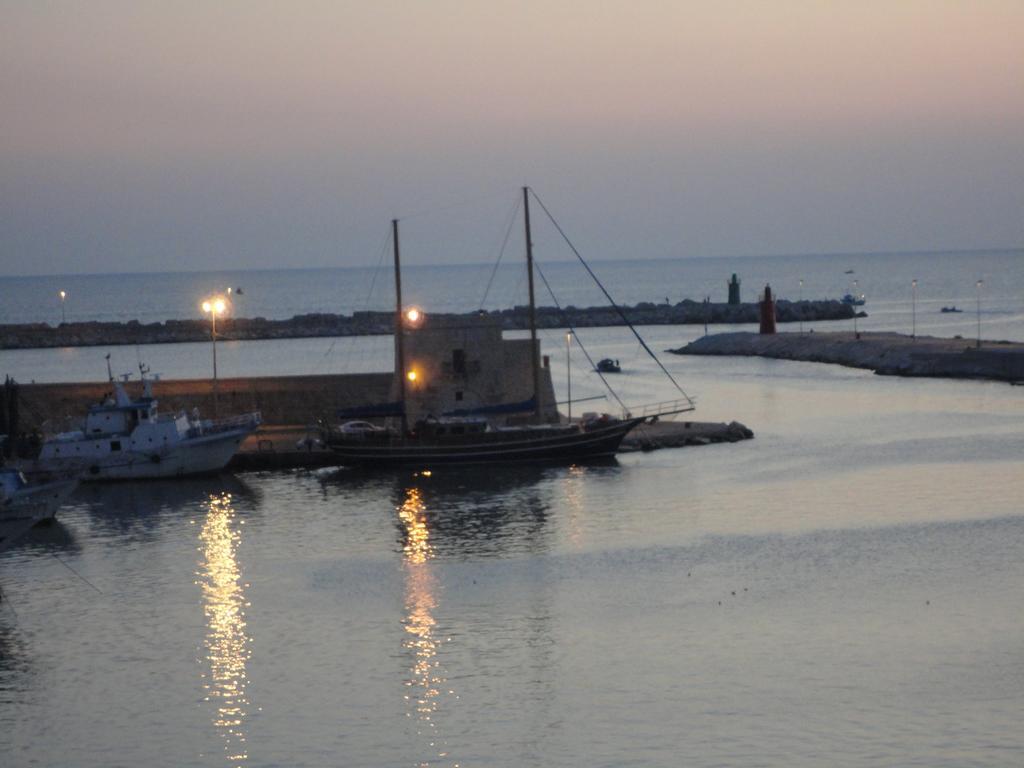 Terra Del Sole Panzió Trani Kültér fotó